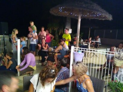 Prestations bar et restaurant de votre camping 3 étoiles en Ardèche