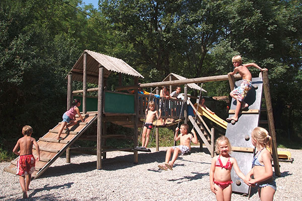 bar en restaurant profiteert van uw 3-sterren camping in de Ardèche