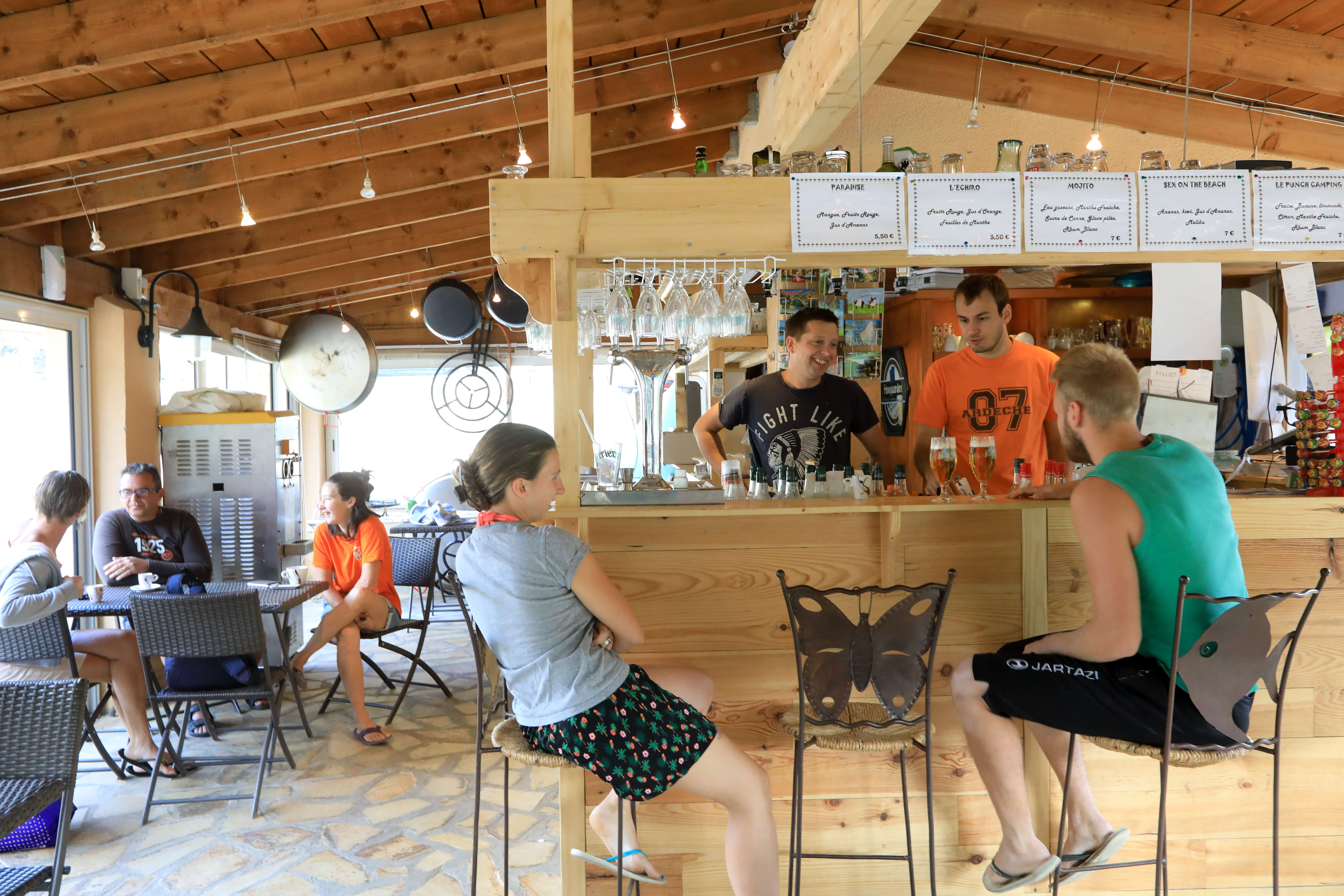 Prestations bar et restaurant de votre camping 3 étoiles en Ardèche