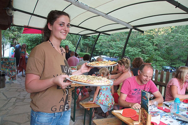 Prestations bar et restaurant de votre camping 3 étoiles en Ardèche