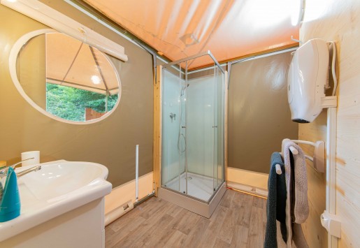 Photo du Grand Lodge du camping au coeur de l'Ardèche